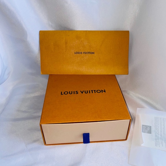 LOUIS VUITTON WOMEN BELT - Picture 7 of 8